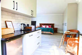 The Oak Suite